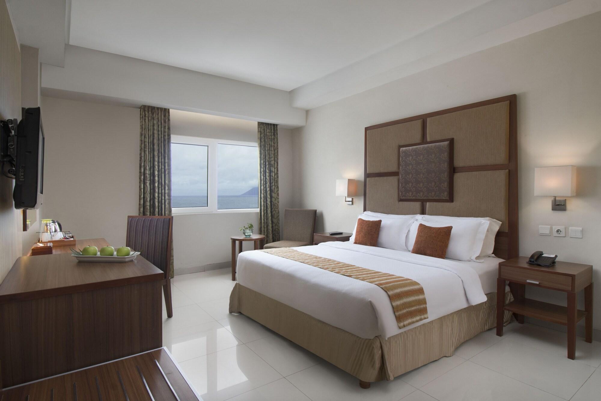 ASTON Manado Hotel Exterior foto